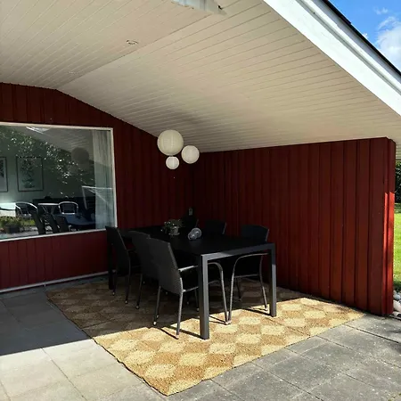 Feriehus Cozy With A Wilderness Hot Tub