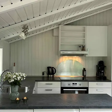 Feriehus Cozy With A Wilderness Hot Tub Nedre Lysabild