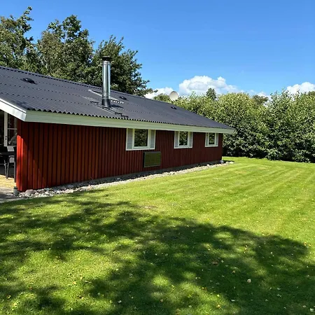 Cozy With A Wilderness Hot Tub Feriehus Nedre Lysabild
