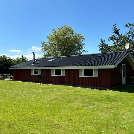 Feriehus Cozy With A Wilderness Hot Tub Nedre Lysabild